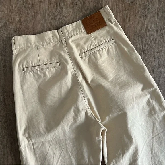 Levi’s Premium 100% Cotton High Loose Pleated Pants - Cream Beige - Size 25 - Picture 7 of 13